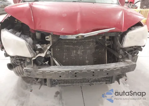 2008 Chrysler Town & Country Touring z USA, uszkodzony, nr VIN 2A8HR54P58R136955